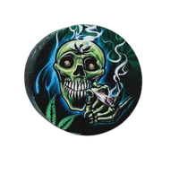 Grinder Młynek do Tytoniu Zielona Czaszka z Jointem i Niebieskim Dymem