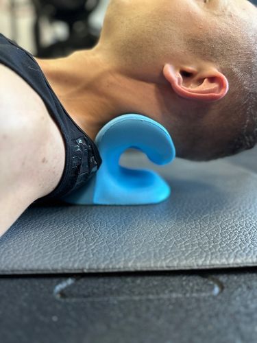 PODUSZKA RELAKSACYJNA ROZLUŹNIACZ SZYI I KARKU PRZYRZĄD DO ROZCIĄGANIA SZYI na Arena.pl