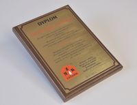 dyplom okolicznościowy z laminatu na drewnianym podkładzie format A5