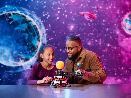 LEGO Technic Ziemia i Księżyc na orbicie 42179 na Arena.pl