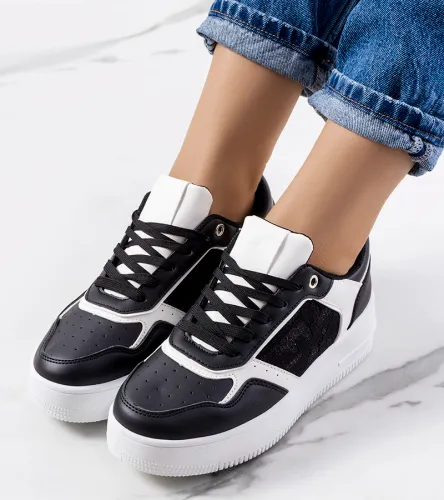 Czarne sneakersy na platformie Coronel 40 na Arena.pl