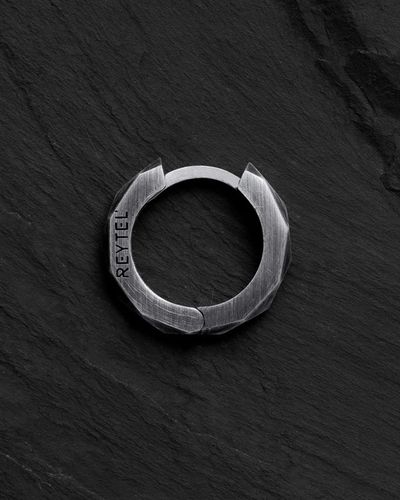 Srebrny kolczyk-kółko FLASH na Arena.pl