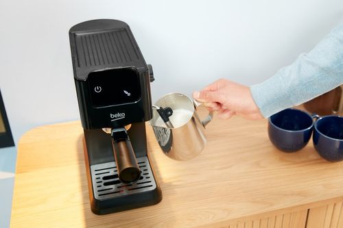 Ekspres ciśnieniowy kolbowy Beko CEP5302B Czarny LCD 15BAR na Arena.pl