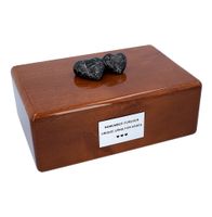 Drewniana urna z sercem Artystyczna drewniana urna / Plakietka