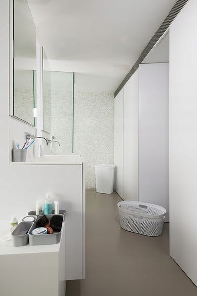 Kosz na Pranie Bieliznę 60L Curver Pojemnik do Łazienki z Kalpą Pokrywą zdjęcie 4