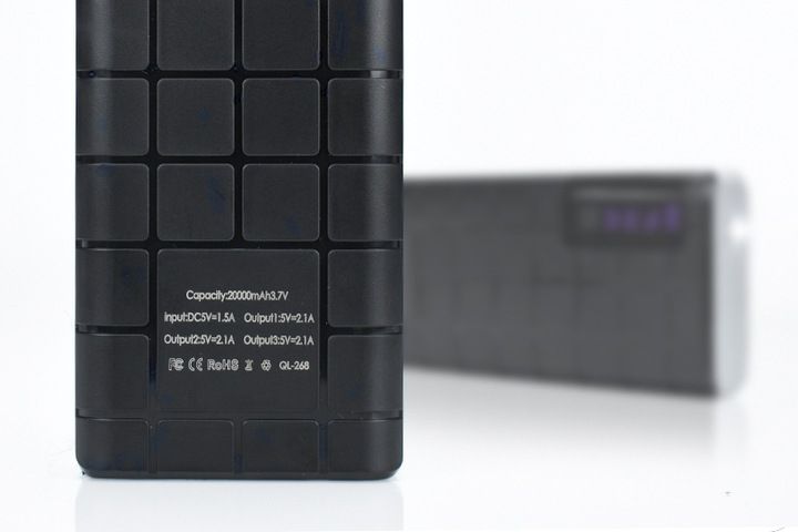 POWER-BANK POWERBANK 20000mAh 3.7V 3xUSB z latarką WYRAŹNYM Wyświetlaczem zdjęcie 9