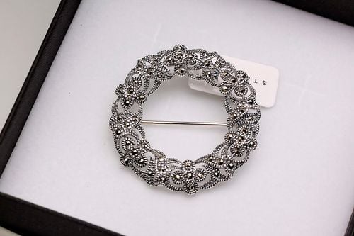 Srebrna broszka Staviori na Arena.pl