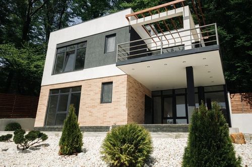 Próbki kolorystyczne cegieł AMK na siatce na Arena.pl