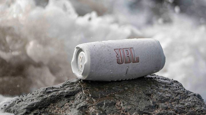 Głośnik przenośny JBL Charge 5 biały zdjęcie 5