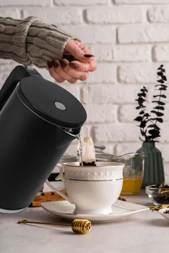 Czajnik elektryczny bezprzewodowy turystyczny 1500 W 1.2 l obrotowy czarny na Arena.pl