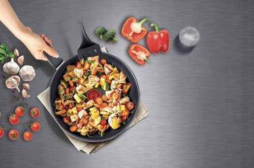 Patelnia XL Intense 28cm TYTANOWA gaz C3840653 na Arena.pl