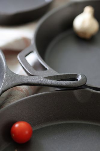 PATELNIA ŻELIWNA DUŻA 31cm INDUKCJA OGNISKO GRILL GAZ TALERZ ŻELIWNY na Arena.pl