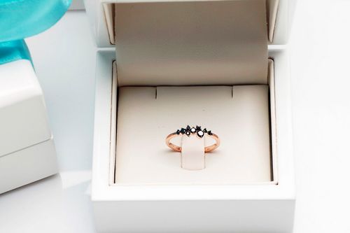 staviori | pierścionek z czarnymi diamentami w różowym złocie 14 na Arena.pl