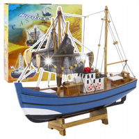 Model Kolekcjonerski Dekoracyjny Statek Kuter Rybacki Niebieski 30x26cm