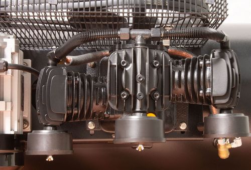 Kompresor trzytłokowy 3 tłokowy 2,2kW 200L 230V sprężarka olejowy wąż 5m na Arena.pl