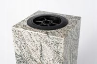 Ekskluzywny Wazon Granitowy na Grób Wazon na Pomnik (Verde Marina) 28cm