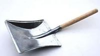 szufelka do kurzu, trzonek drewniany krótki - l-26