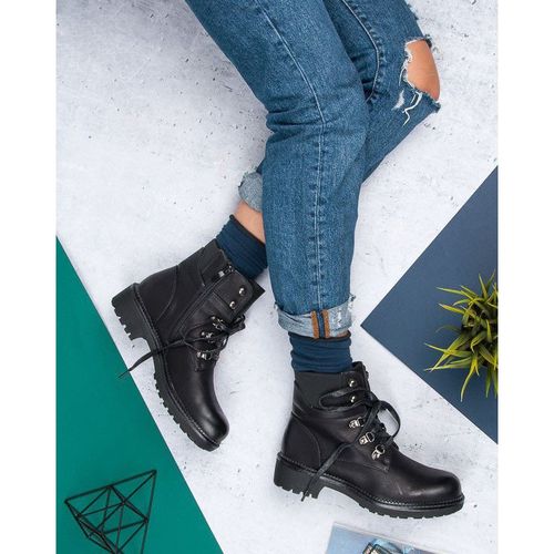 Czarne sznurowane workery r.39 na Arena.pl