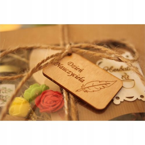 Prezent dla nauczyciela kosz prezentowy na Zakończenie roku szkolnego box na Arena.pl