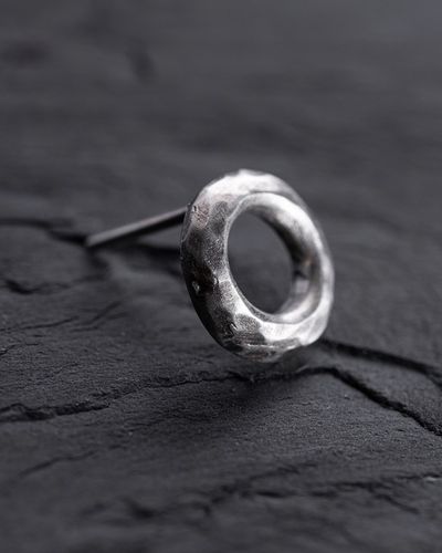 Srebrny mono - kolczyk VOLCANO na Arena.pl