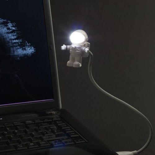 Lampka astronauta na USB na Arena.pl