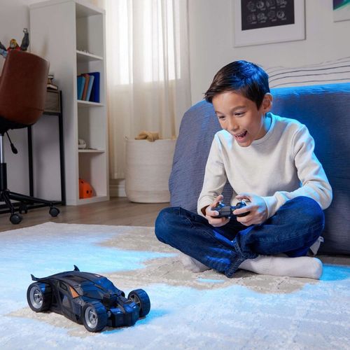 ZESTAW BATMAN BATMOBILE ZDALNIE STEROWANY + FIGURKA POJAZD AUTO RC PILOT na Arena.pl