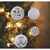 Bombka szydełkowa 8cm na Bombce akrylowej - Ręcznie robiona