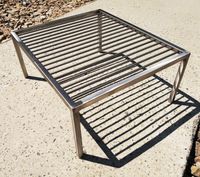 MAŁY GRILL PRZENOŚNY STOJĄCY ZE STALI NIERDZEWNEJ KEMPINGOWY NA BIWAK