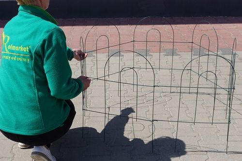 Metalowy Płotek Ogrodowy 61x305cm Ogrodzeniowy Płot Mały Niski Dekoracyjne na Arena.pl