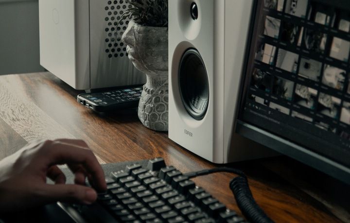 EDIFIER PROFESJONALNE GŁOŚNIKI MR4 ZESTAW AUDIO 2.0 42W ELEGANCKIE AUX zdjęcie 2