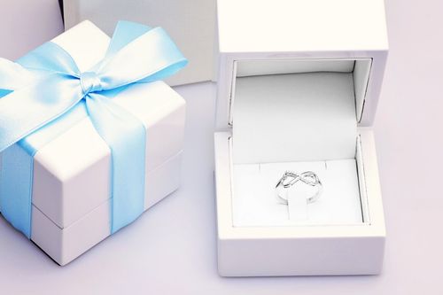 Złoty pierścionek PBD3907 - Diament na Arena.pl