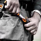 FISKARS Nóż finka uniwersalna z wbudowaną ostrzałką 1023618