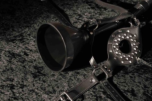open mouth gag head harness with funnel   black na Arena.pl