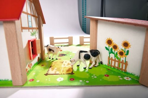 DUŻA DREWNIANA FARMA ZAGRODA + FIGURKI ZWIERZĄT KONIE ŚWINKI STAJNIA 25 EL. na Arena.pl