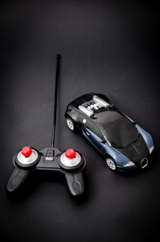 Samochód RC Bugatti Veyron licencja 1:24 niebieski na Arena.pl