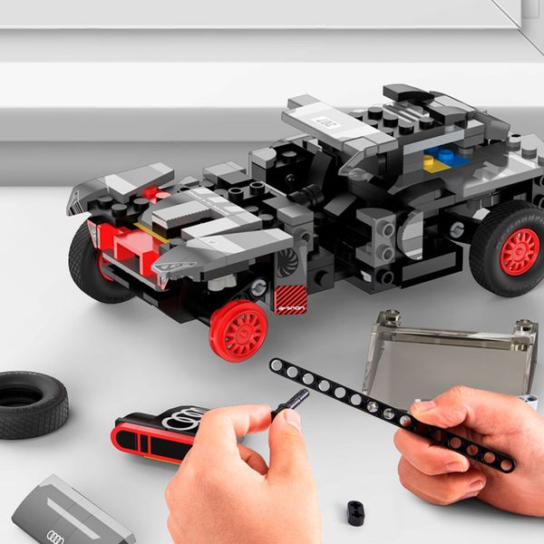 KX3546 Samochod Rastar 10120 Audi RS Q e-tron 1:3 zdjęcie 7