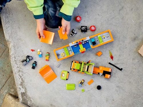 60294 - LEGO City - Ciężarówka kaskaderska na Arena.pl