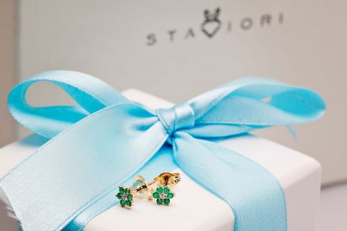 kolczyki kwiatki żółte złoto ze szmaragdami i diamentami na Arena.pl