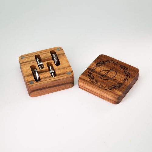 Ekskluzywne Drewniane Pudełko na Spinki do Mankietów z Grawerem na Arena.pl