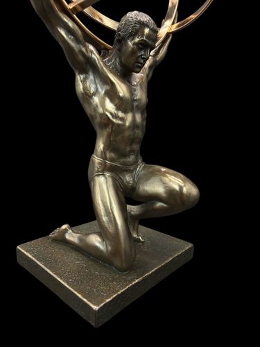 KLĘCZĄCY ATLAS Z GLOBEM VERONESE WU77585A1 na Arena.pl