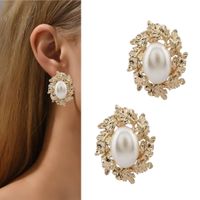 OLD MONEY kolczyki złote listki z dużą perłą sztyfty efektowne wizytowe