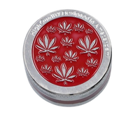 Młynek do Tytoniu Ziół Suszu Grinder Srebrno-Czerwony z Listkami Marihuany