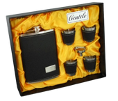 Piersiówka Obszyta Czarną Skórą w Zestawie z Kieliszkami i Lejkiem Gentelo