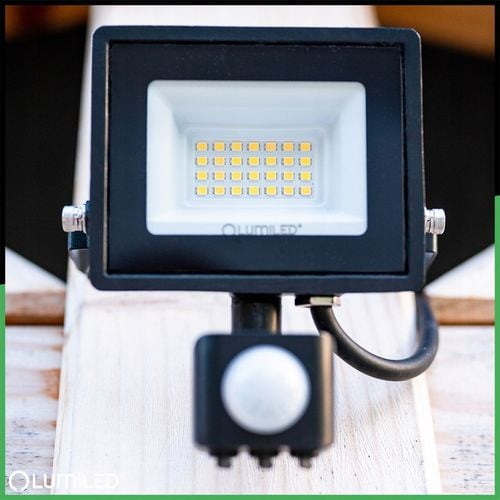 Naświetlacz LED 20W HALOGEN LAMPA ZEWNĘTRZNA REFLEKTOR z CZUJNIKIEM na Arena.pl