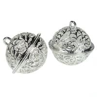 Zawieszki metalowe ażurowe ozdobne DZWONECZKI 26mm srebrne 2szt.
