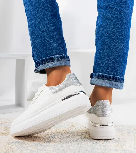 Białe sneakersy na platformie Michael 36 na Arena.pl