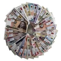 Zestaw 52 autentycznych banknotów świata