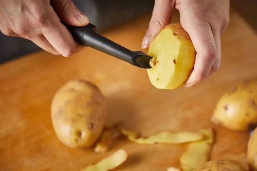 FISKARS FUNCTIONAL FORM 1014419 SKROBACZKA DO WARZYW 6 CM Z RUCHOMĄ GŁOWICĄ na Arena.pl