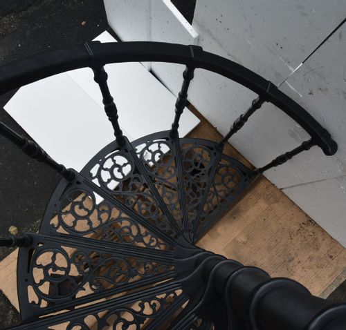 SCHODY KRĘCONE FI 1,36 M - WZÓR NR 2 - 1 TRALKA NA STOPNIU ŻELIWNE na Arena.pl