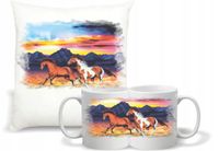 Zestaw PODUSZKA + KUBEK nadruk z motywem KONI KRAJOBRAZ PREZENT URODZINOWY